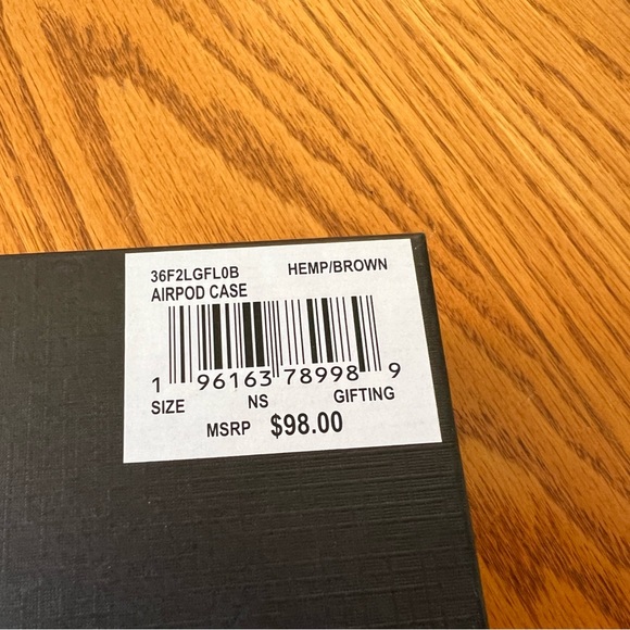 NIB Michael Kors AirPod Case in Hemp/Brown or Bright White - Picture 9 of 9